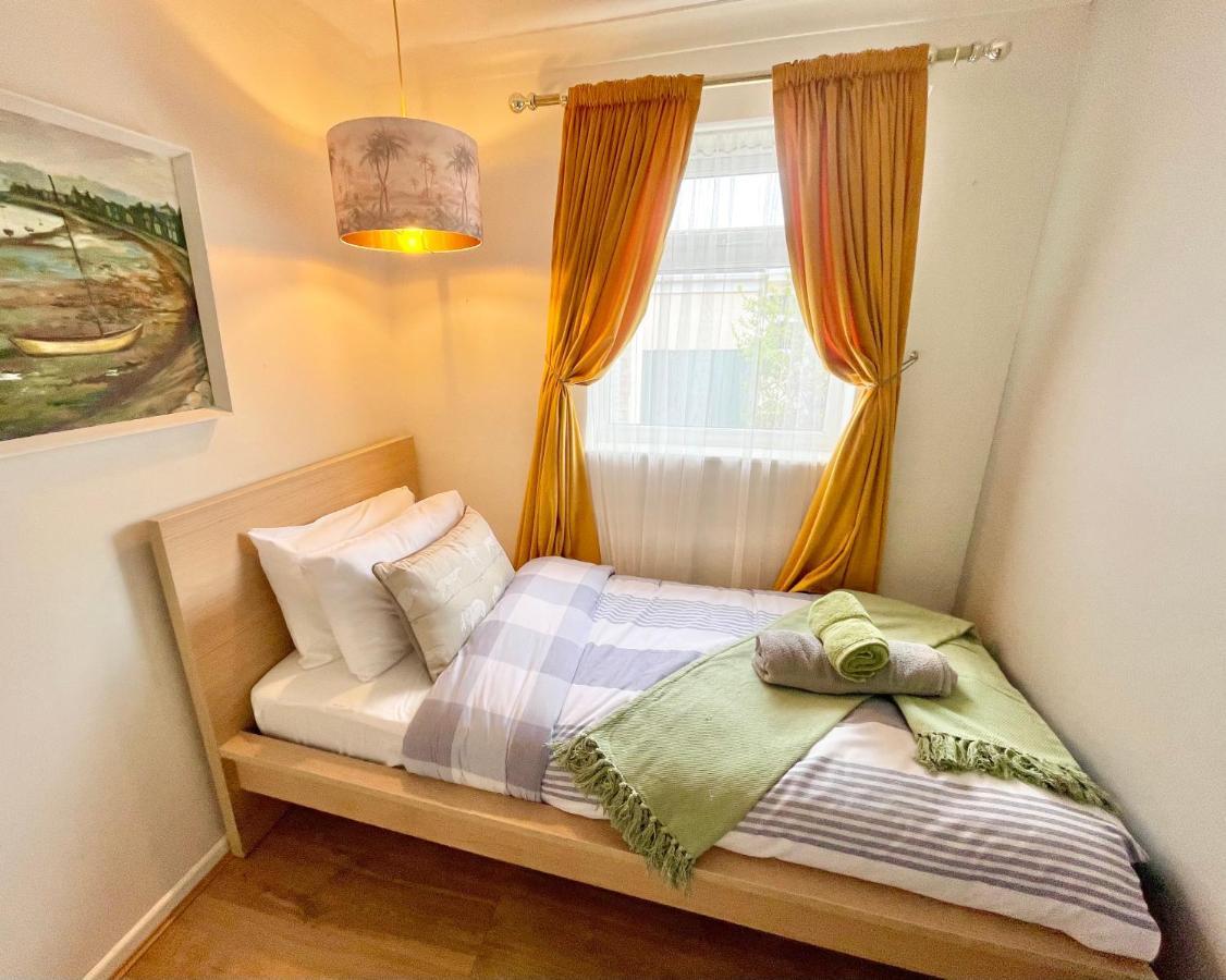 The Barefoot Bungalow In Picturesque Prestatyn Exterior foto